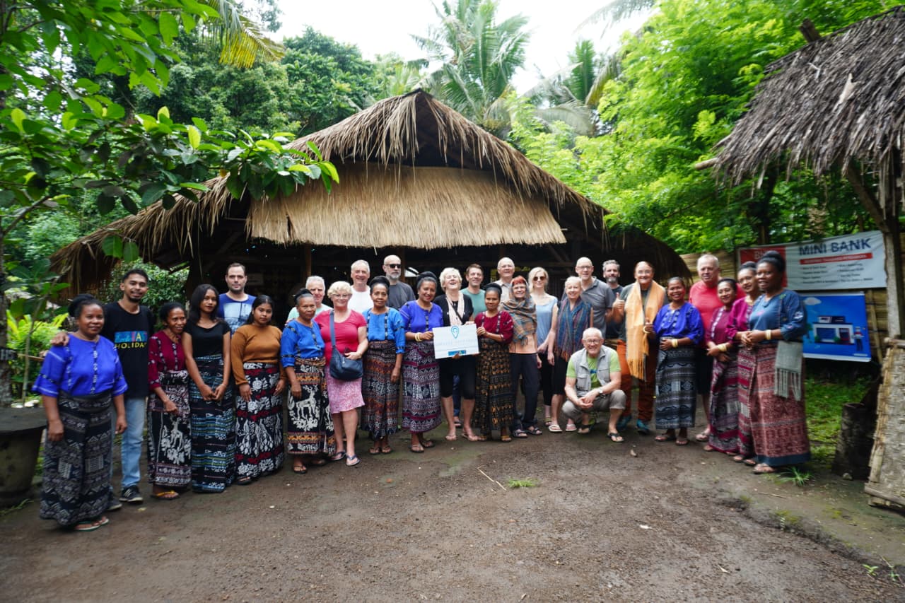 Lepo Lorun Ikat Weaving Maumere Flores