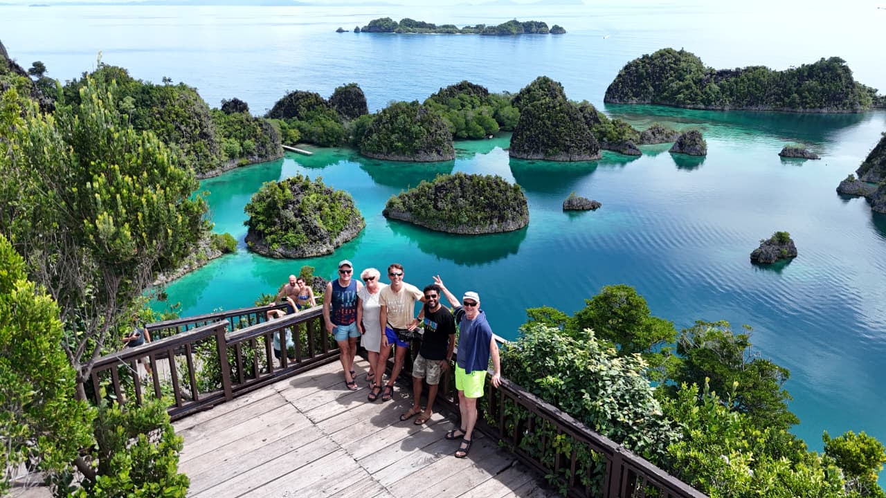 Piaynemo Lagoon background