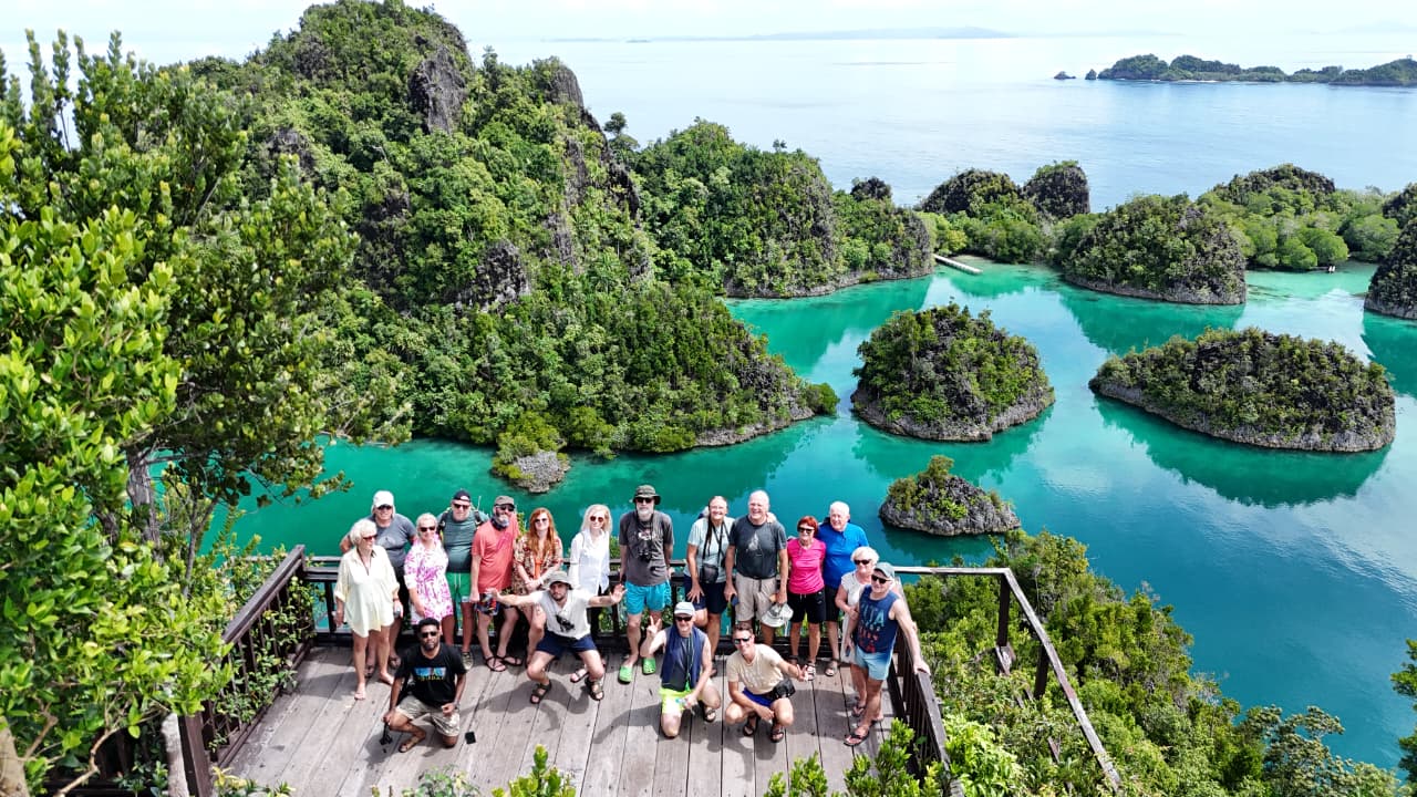Piaynemo Top View Group Photo
