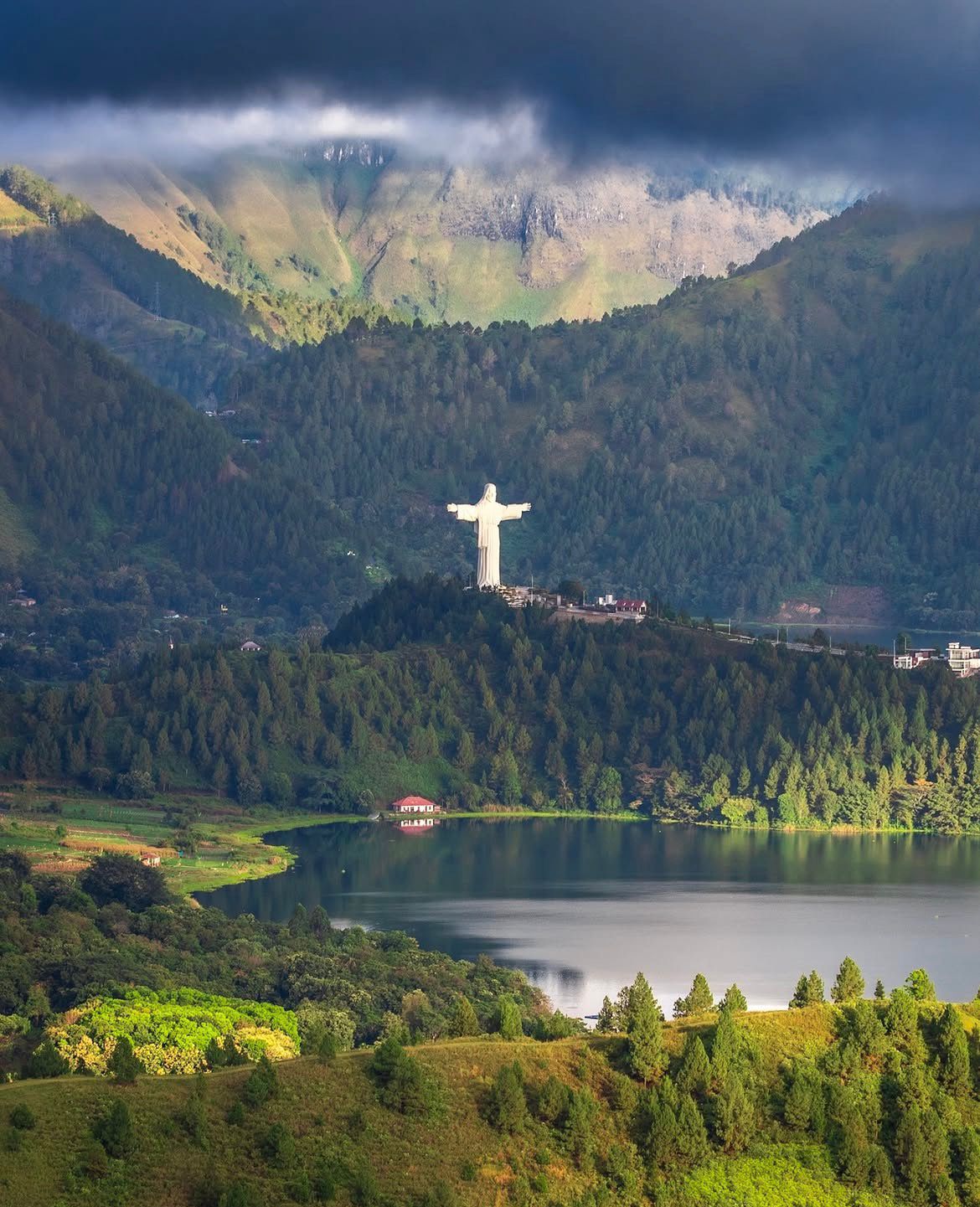 5 DAYS 4 NIGHTS LAKE TOBA TOUR