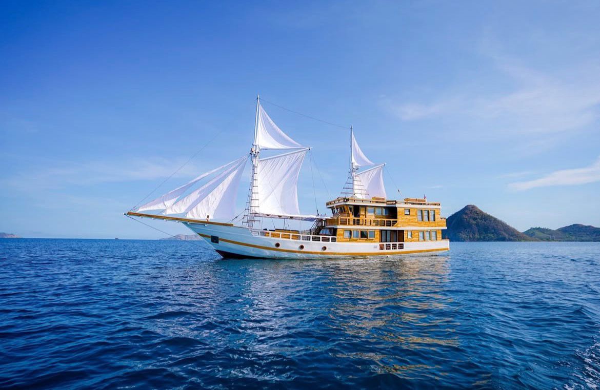 3 DAYS 2 NIGHTS – LIVEONBOARD WITH PRIVATE OR SHARING PHINISI BOAT