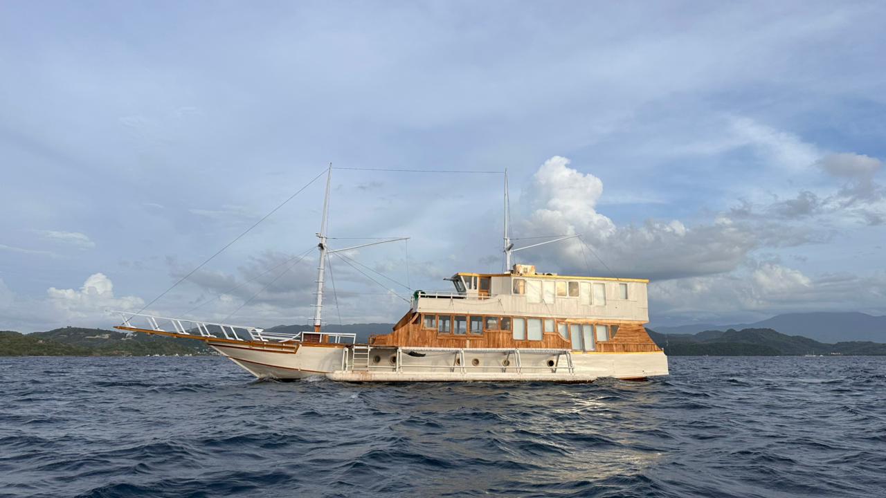 4 DAYS 3 NIGHTS – OPEN TRIP OR PRIVATE TRIP WITH PHINISI BOAT